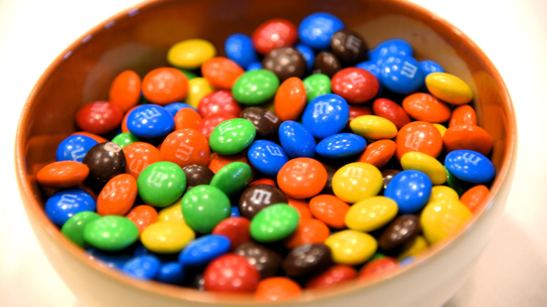 Un plato de M&M
