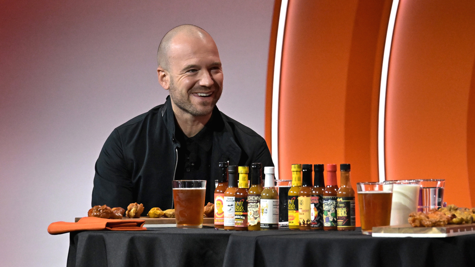 El famoso chef que asó a Sean Evans en su episodio Hot Ones