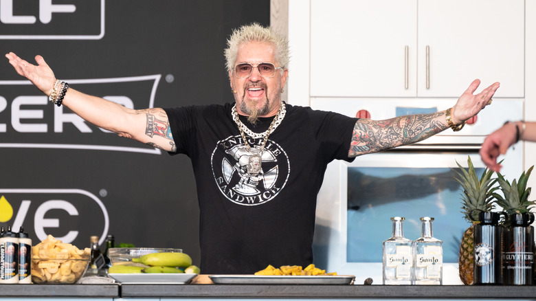 Guy Fieri en la cocina