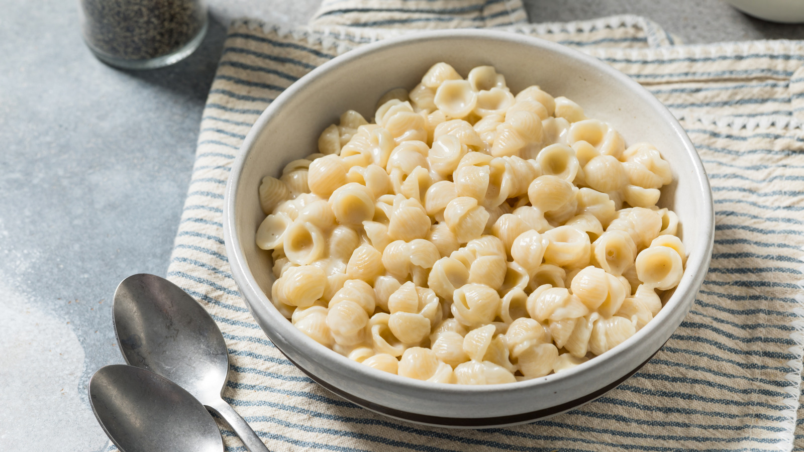 Para una cazuela más acogedora, agregue este rico queso irlandés