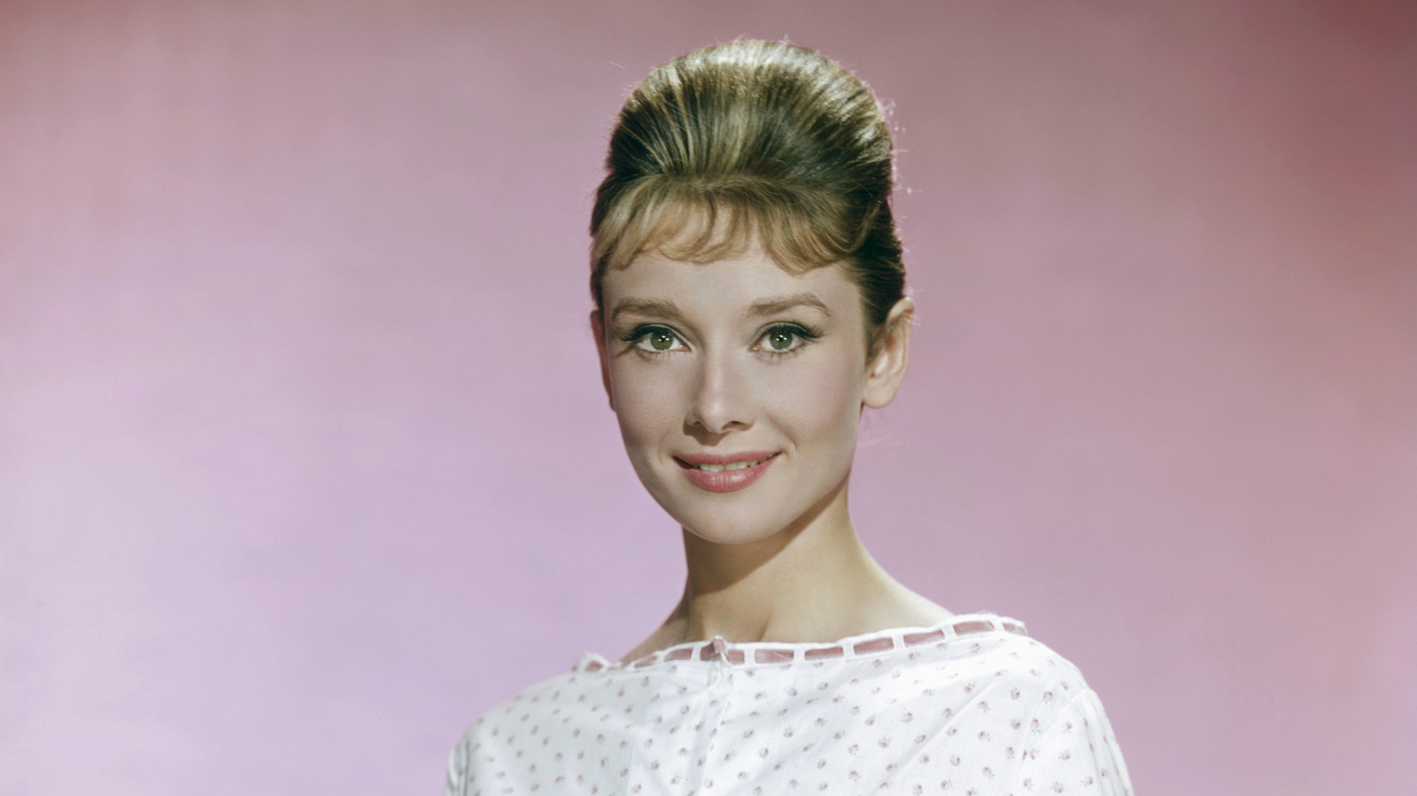 La forma aprobada por Audrey Hepburn de mejorar el helado de vainilla