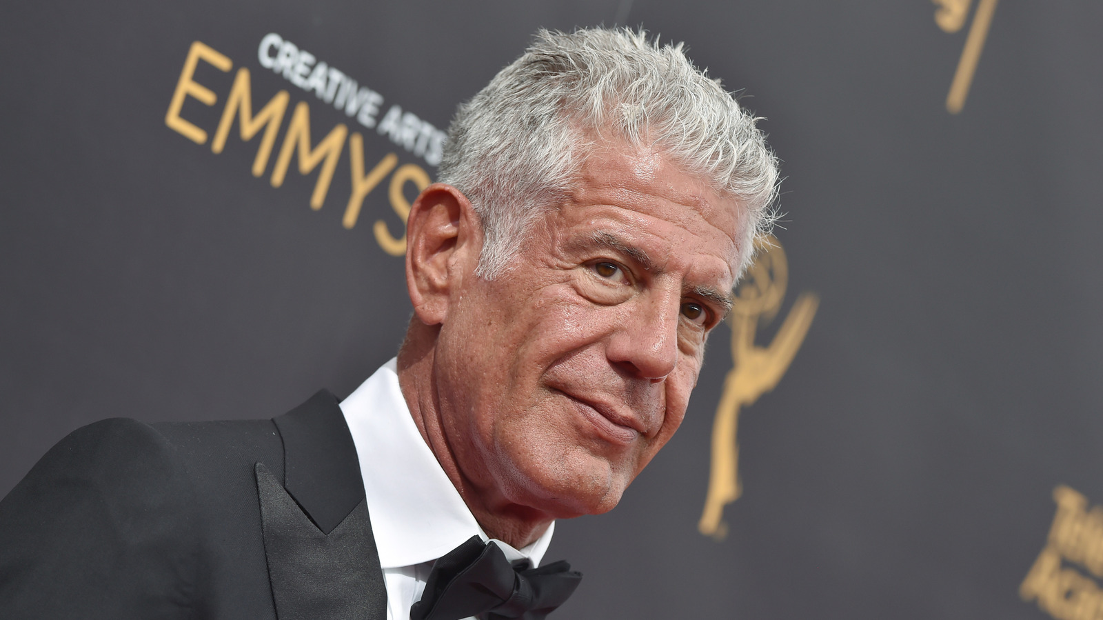 Anthony Bourdain creó una barra de chocolate gourmet: esto es lo que sucedió