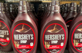 ¿Debe refrigerarse siempre el jarabe de chocolate?
