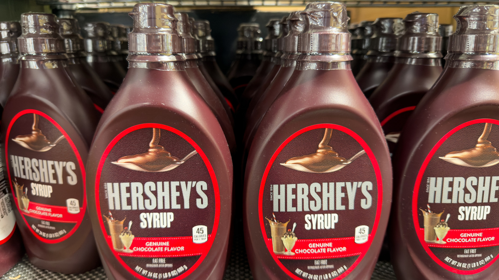 ¿Debe refrigerarse siempre el jarabe de chocolate?