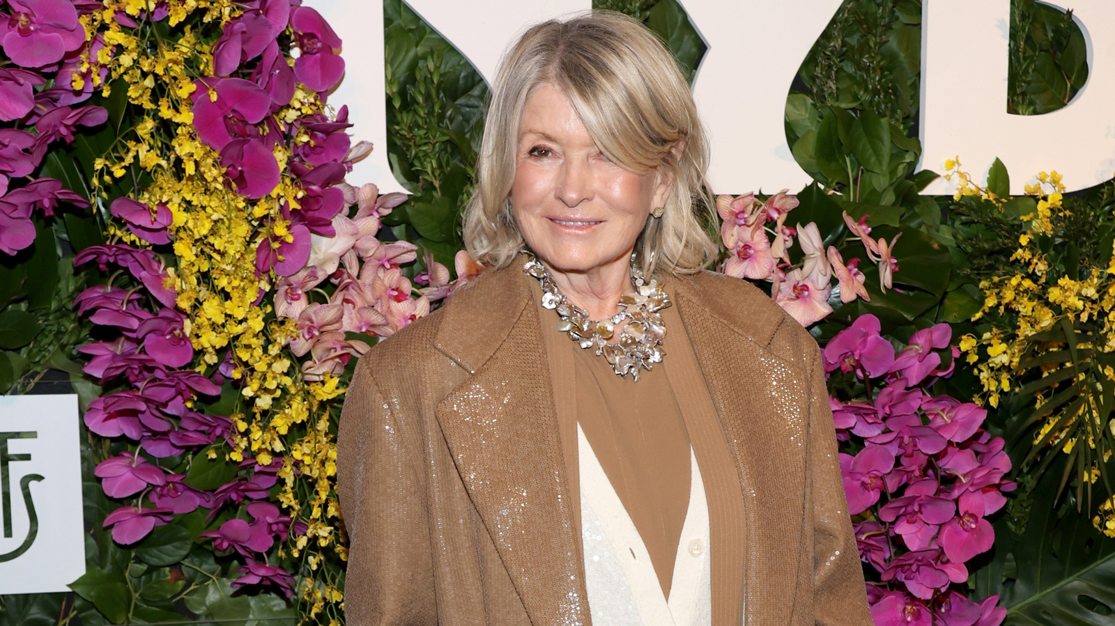 La lujosa ensalada de huevo de Martha Stewart presenta esta fruta cremosa