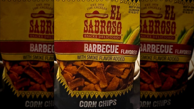 Paquete de chips de maíz sabor barbacoa El Sabroso