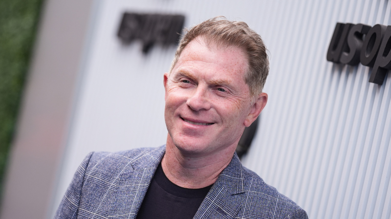 El truco afrutado de Bobby Flay es el secreto para asar mejor