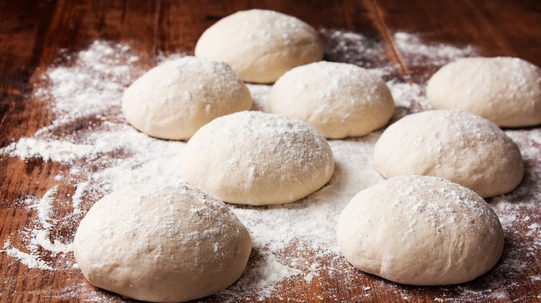 Bolas de masa de pizza