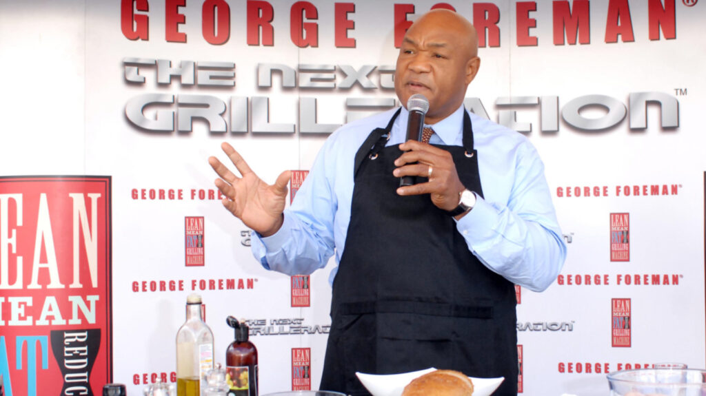 Esta parrilla George Foreman cuenta con 10,000 reseñas de 5 estrellas y está hecha para cocinas pequeñas