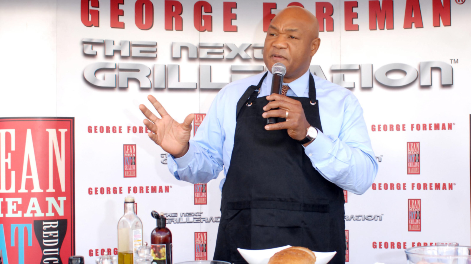Esta parrilla George Foreman cuenta con 10,000 reseñas de 5 estrellas y está hecha para cocinas pequeñas