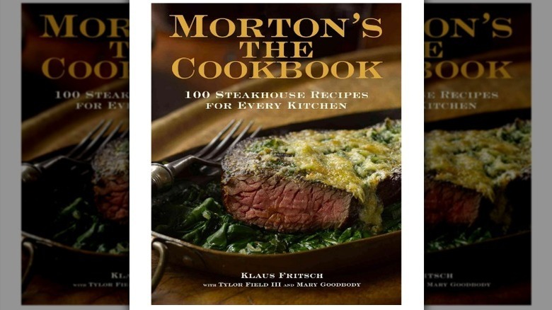 El libro de cocina de Morton sobre fondo blanco.