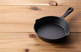 7 consejos esenciales para almacenar utensilios de cocina de hierro fundido