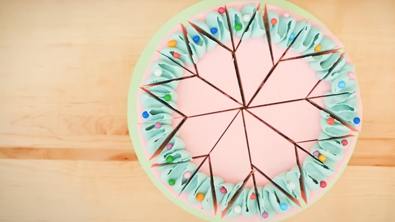 un trozo de pastel Funfetti