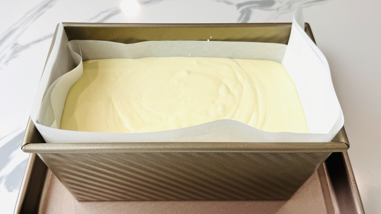 Masa de tarta de queso en molde para pan