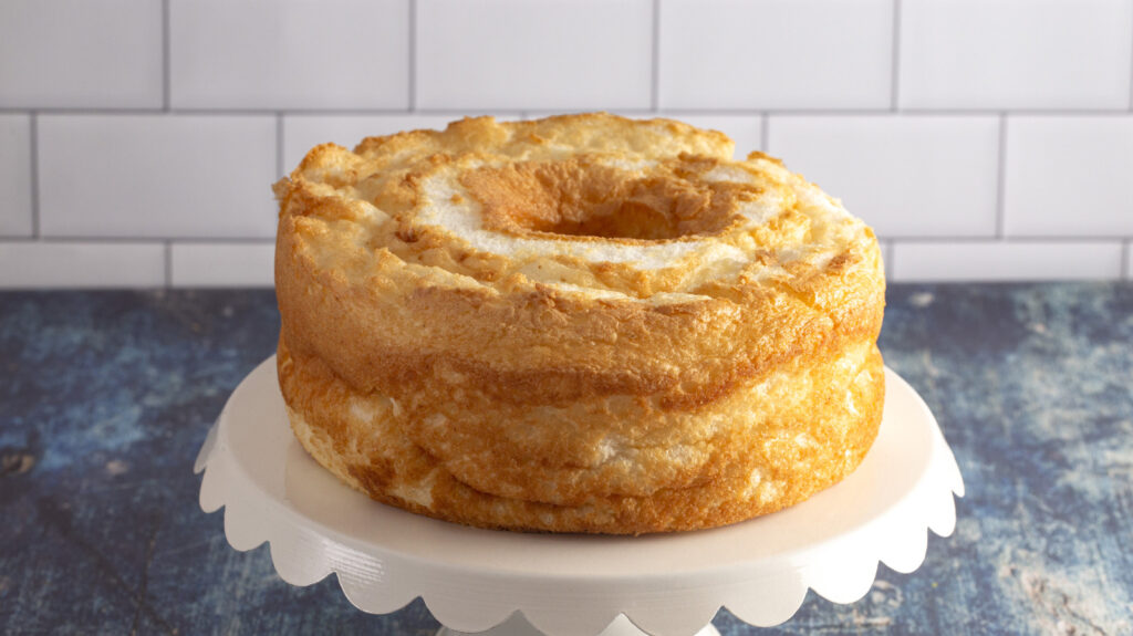 Agregue este ingrediente enlatado a una caja simple de pastel de ángel para el postre celestial