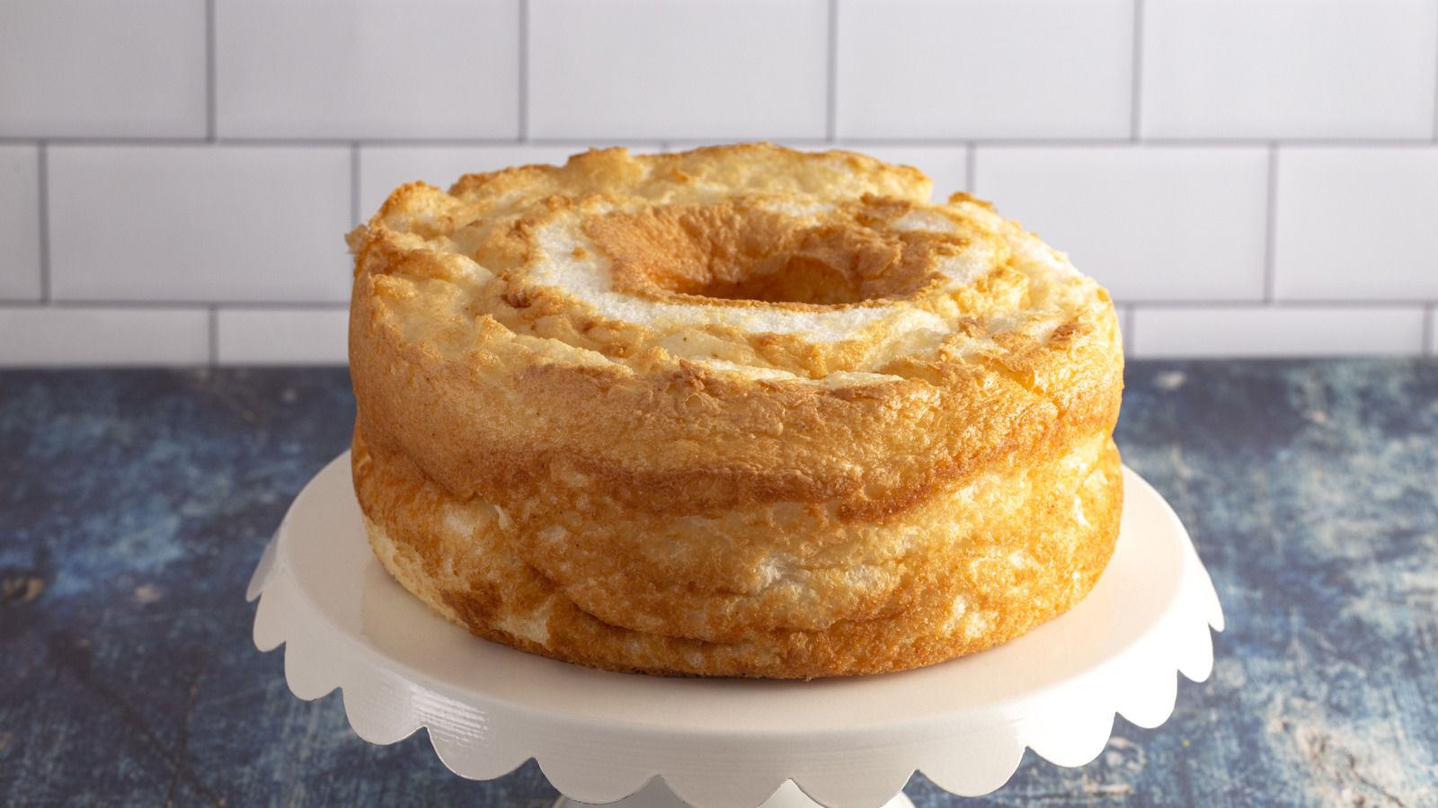 Agregue este ingrediente enlatado a una caja simple de pastel de ángel para el postre celestial