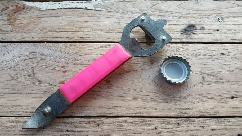 Llave de iglesia con mango rosa