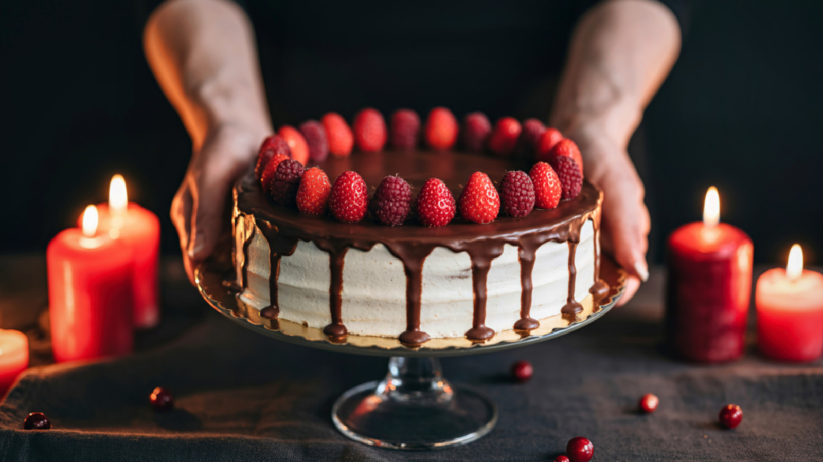 Cómo transformar platos viejos en un elegante soporte para pasteles