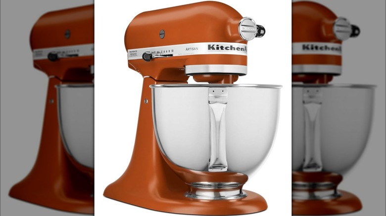Batidora de pie KitchenAid en color naranja chamuscado
