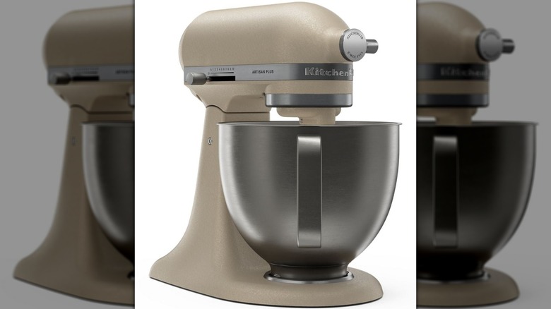 Batidora de pie KitchenAid en color avena