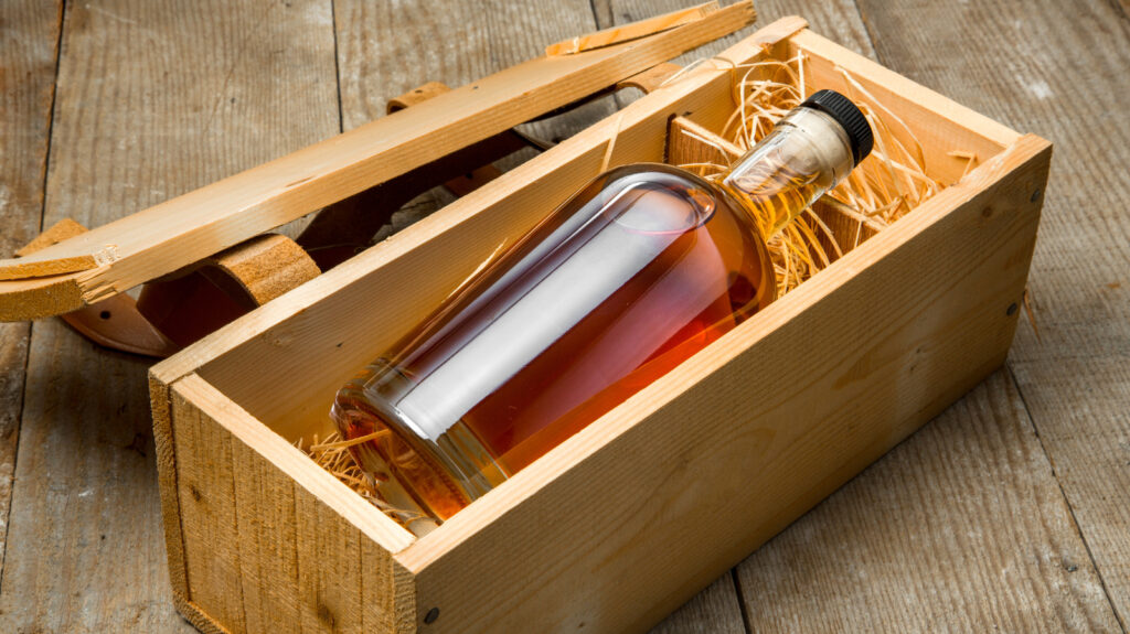 7 regalos de whisky por menos de $40 que le encantarán a papá