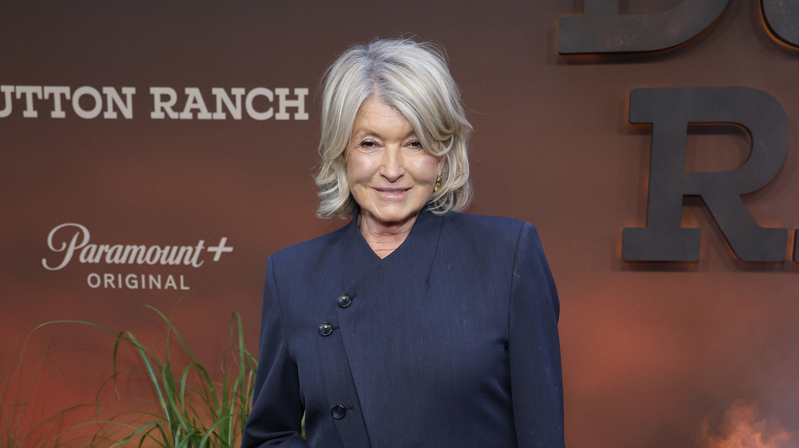 El truco sin estrés de Martha Stewart para lavar vajillas frágiles