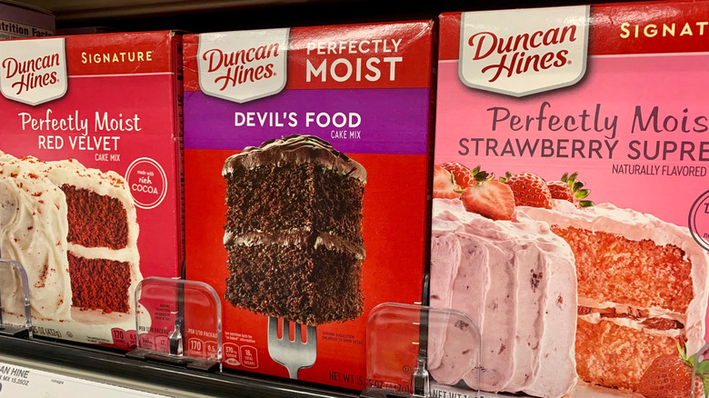 Duncan Hines mezcla para pastel de comida del diablo perfectamente húmeda