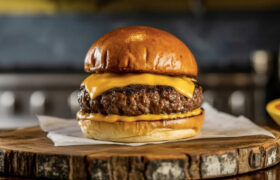 Para obtener las mejores hamburguesas con queso, utilice este método de asado