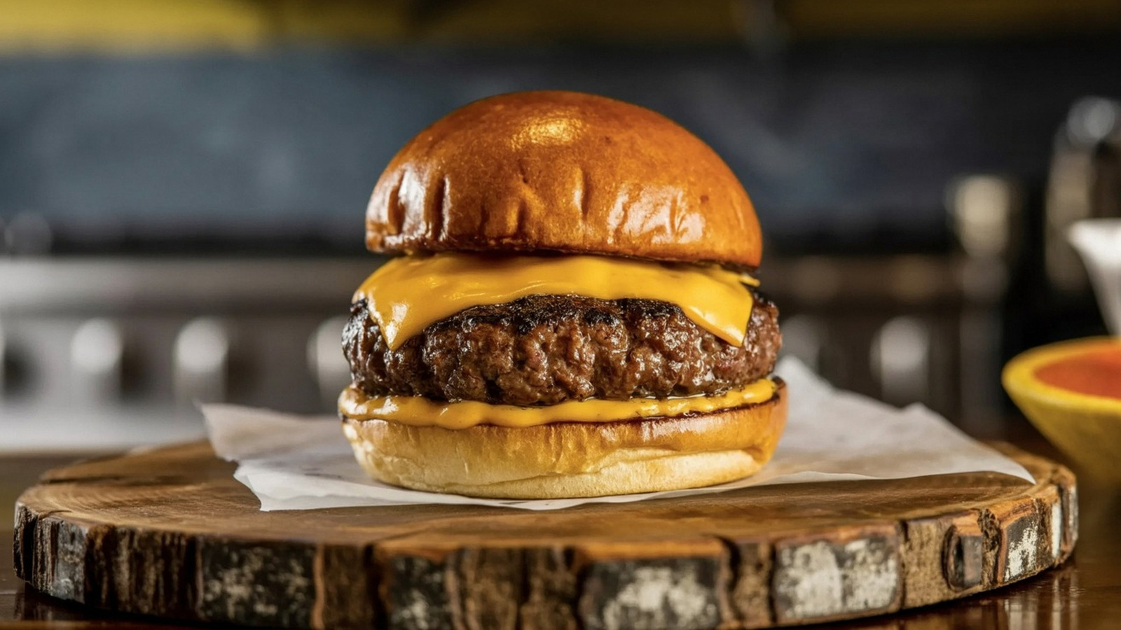 Para obtener las mejores hamburguesas con queso, utilice este método de asado