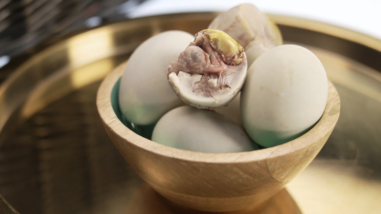 Balut (huevos de pato fertilizados) en Food Network "Picado"