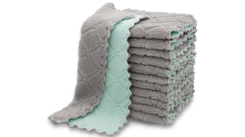 Pack de 12 paños de cocina de microfibra kimteny en gris y verde azulado con fondo blanco