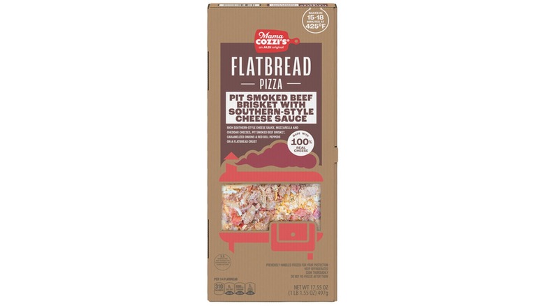 Una caja de pizza de pan plano con pechuga de Mama Cozzi con salsa de queso al estilo sureño