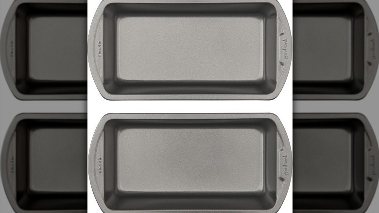 Goodcook molde para pan de dos piezas sobre fondo blanco.