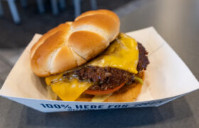 Las hamburguesas de mantequilla de Culver son una deliciosa mezcla de estos 3 cortes de carne
