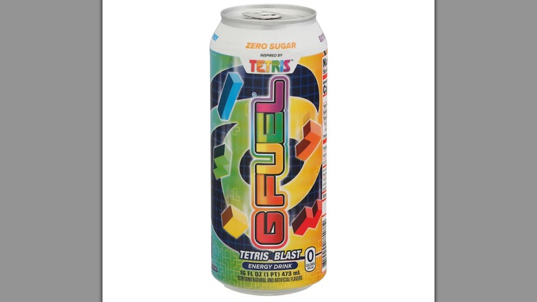 Una lata de Tetris Blast G Fuel sobre un fondo blanco.