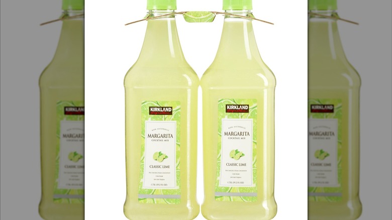 Dos botellas de Kirkland Margarita Mix de Costco