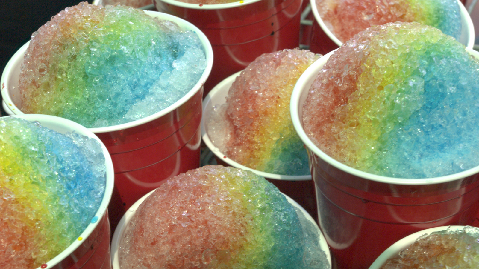 Para obtener conos de nieve más sabrosos, hazlos al estilo de Nueva Orleans