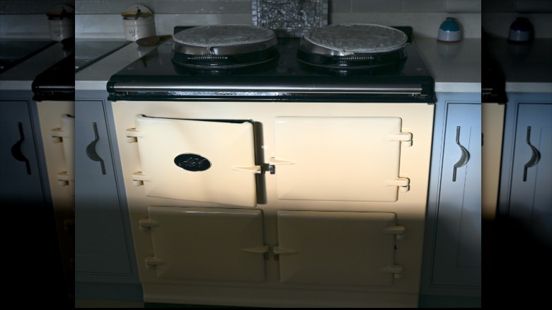 Gama Aga color cáscara de huevo en una cocina moderna