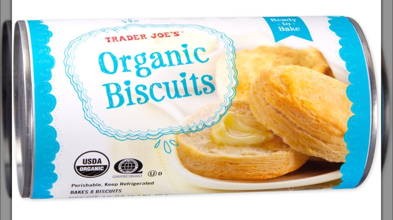 Tubo blanco y azul de galletas orgánicas Trader Joe's