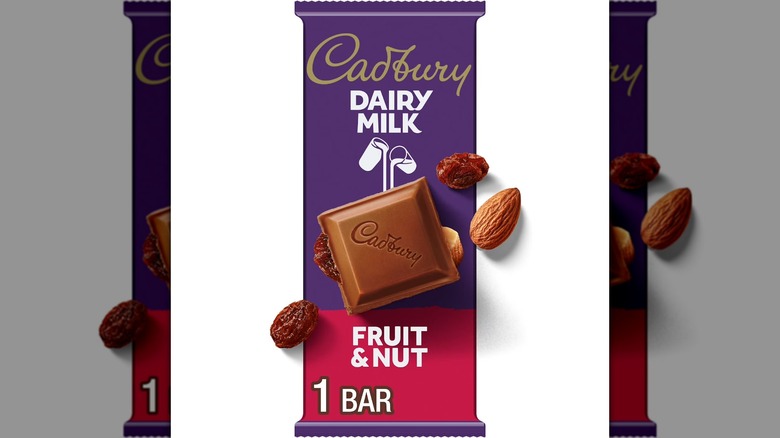 Barra de chocolate con leche Cadbury Dairy Milk, frutas y nueces