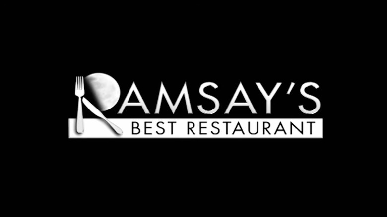 Tarjeta de título para "El mejor restaurante de Ramsay." La primera R está formada por un plato, un tenedor y un cuchillo.