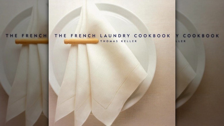 Imagen reflejada de la portada del libro de cocina francés para lavandería.