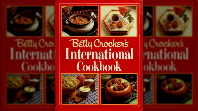 portada de "Libro de cocina internacional de Betty Crocker."