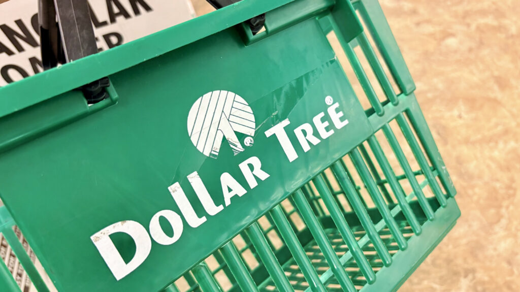 El vaso de acero inoxidable de Dollar Tree que es un convincente Yeti Dupe