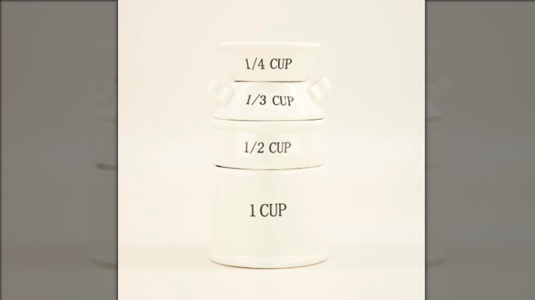tazas medidoras de latas de leche