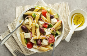 Para una ensalada de pasta al estilo mediterráneo, opte por este ingrediente