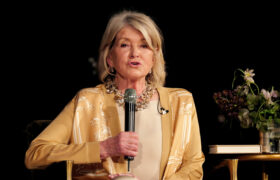 El debut del libro de cocina de Martha Stewart en los años 80 todavía está en los estantes hoy