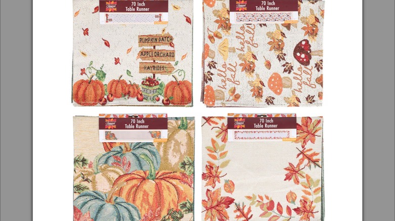 Caminos de mesa con temática otoñal con calabazas, setas y colores otoñales azules y naranjas, con un fondo blanco.