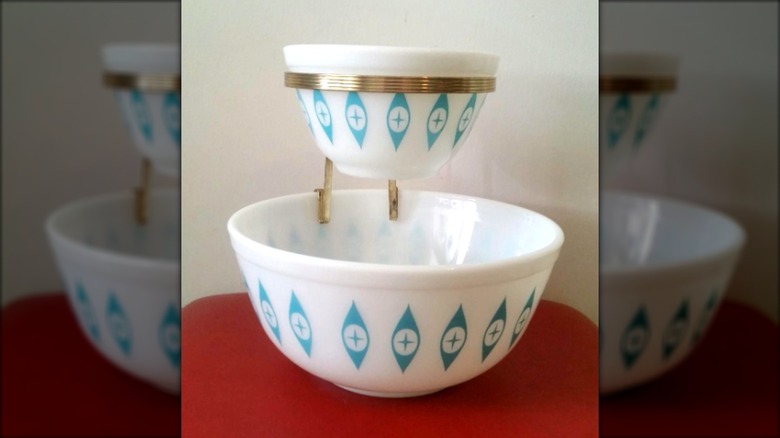 Juego de cuencos para salsa y chips de Pyrex con estampado de diamantes azules