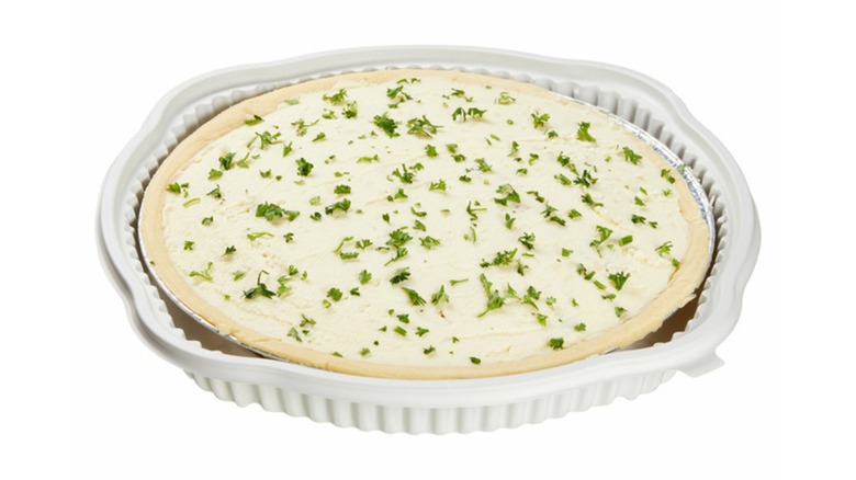 Kirkland Signature Shepherd's Pie sobre fondo blanco.